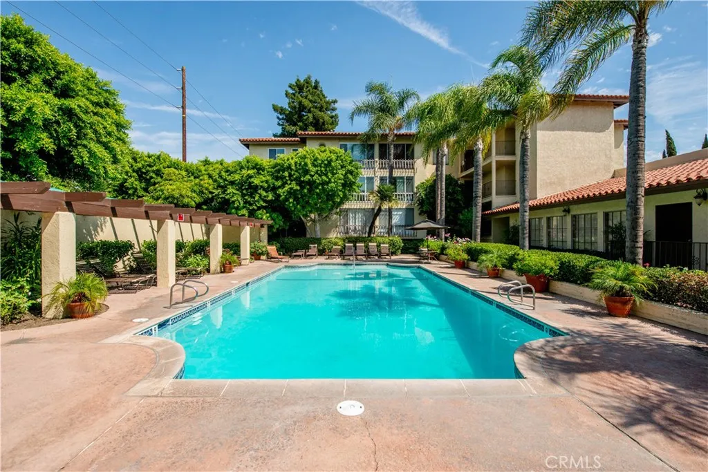 12720 Burbank Boulevard 121, Valley Village, California 91607 home-pic-17