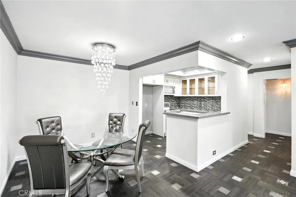 12720 Burbank Boulevard 121, Valley Village, California 91607 home-pic-4