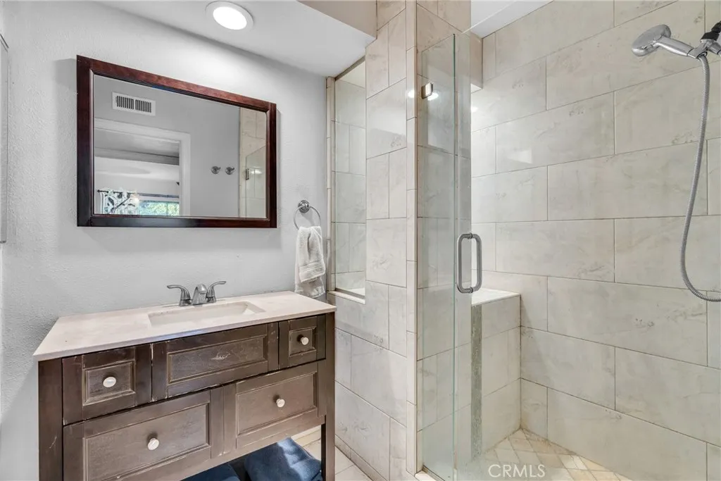 1549 Hillcrest Drive, Pomona, California 91768 home-pic-16