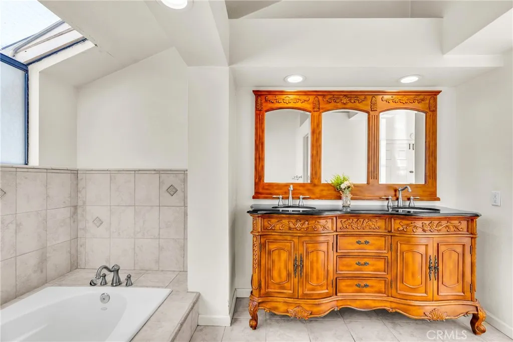 1549 Hillcrest Drive, Pomona, California 91768 home-pic-19