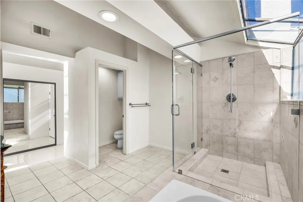 1549 Hillcrest Drive, Pomona, California 91768 home-pic-18