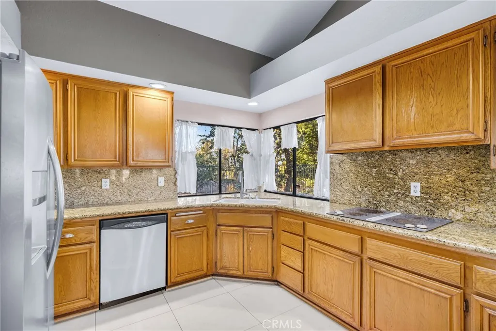 1549 Hillcrest Drive, Pomona, California 91768 home-pic-42