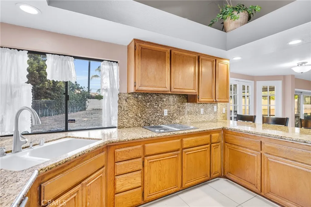 1549 Hillcrest Drive, Pomona, California 91768 home-pic-41