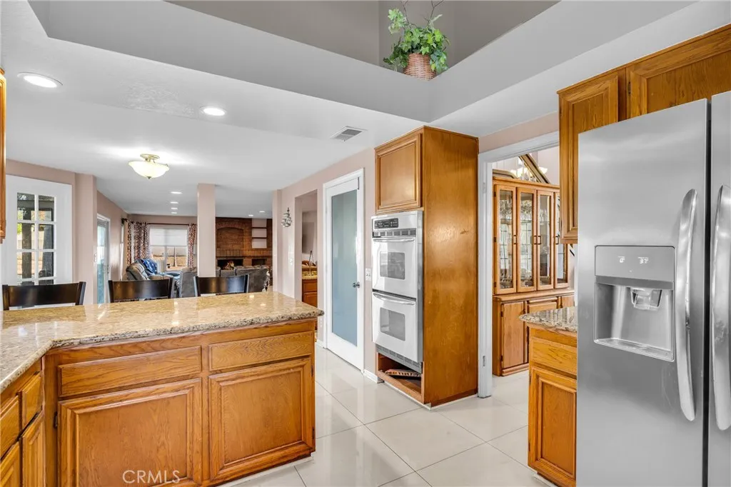 1549 Hillcrest Drive, Pomona, California 91768 home-pic-10