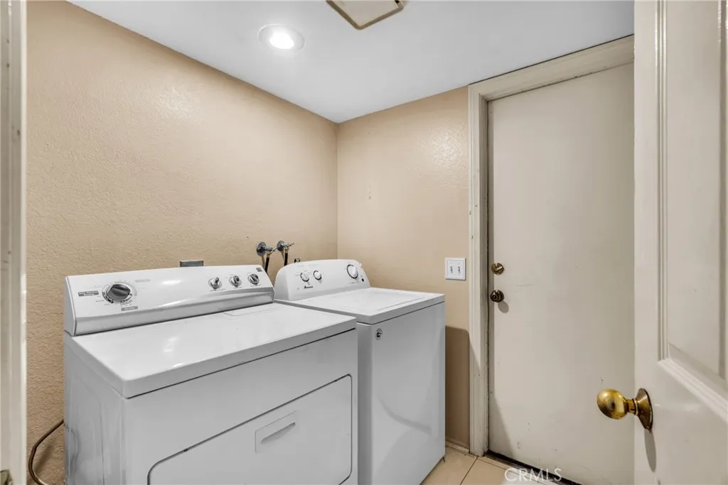 1549 Hillcrest Drive, Pomona, California 91768 home-pic-62