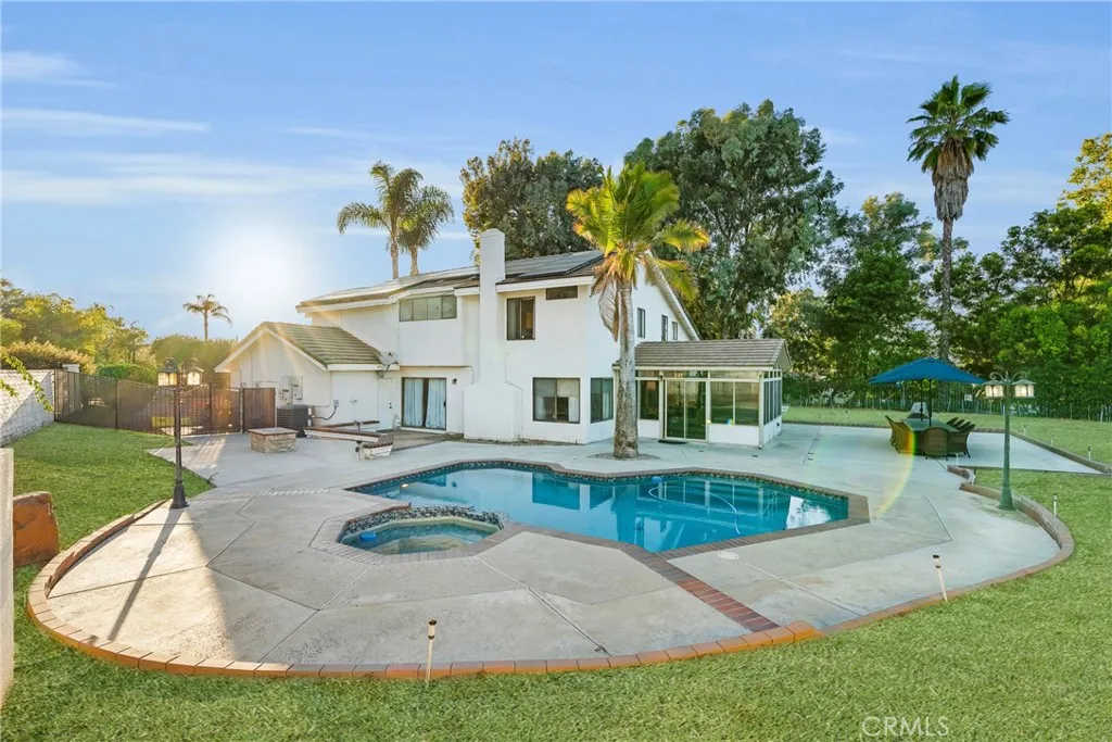 1549 Hillcrest Drive, Pomona, California 91768 home-pic-2
