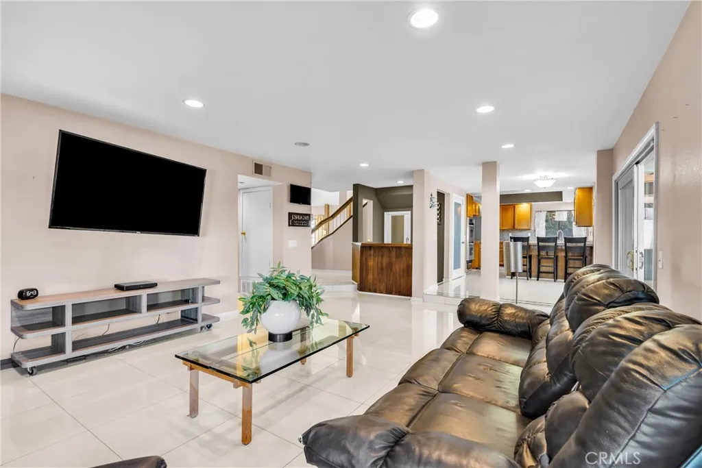 1549 Hillcrest Drive, Pomona, California 91768 home-pic-46