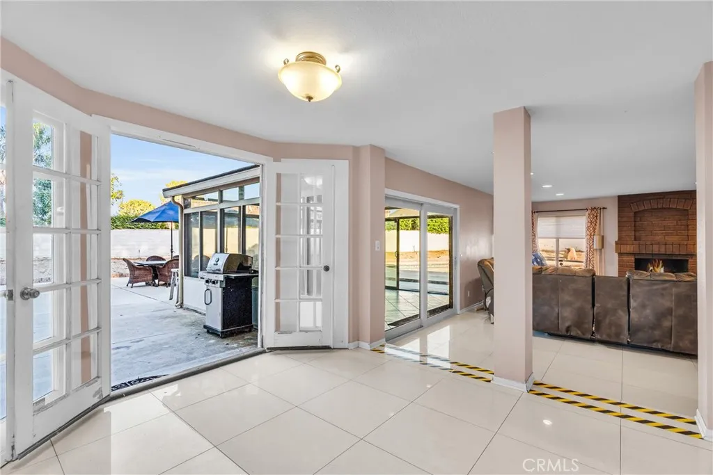1549 Hillcrest Drive, Pomona, California 91768 home-pic-11