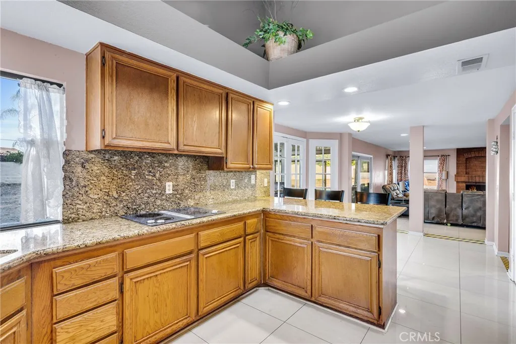 1549 Hillcrest Drive, Pomona, California 91768 home-pic-21