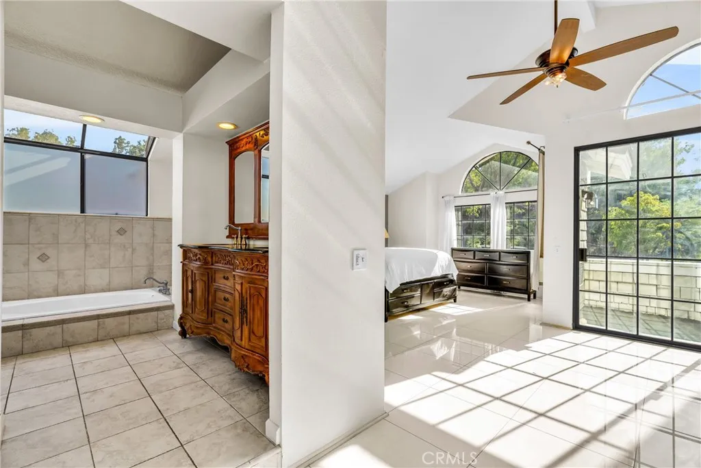 1549 Hillcrest Drive, Pomona, California 91768 home-pic-21