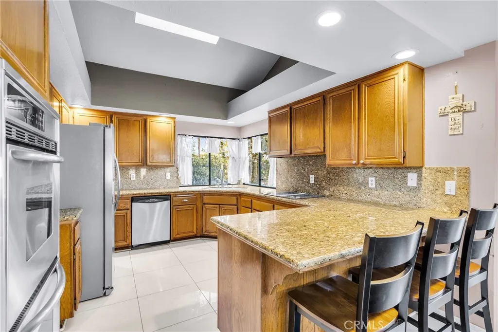 1549 Hillcrest Drive, Pomona, California 91768 home-pic-8