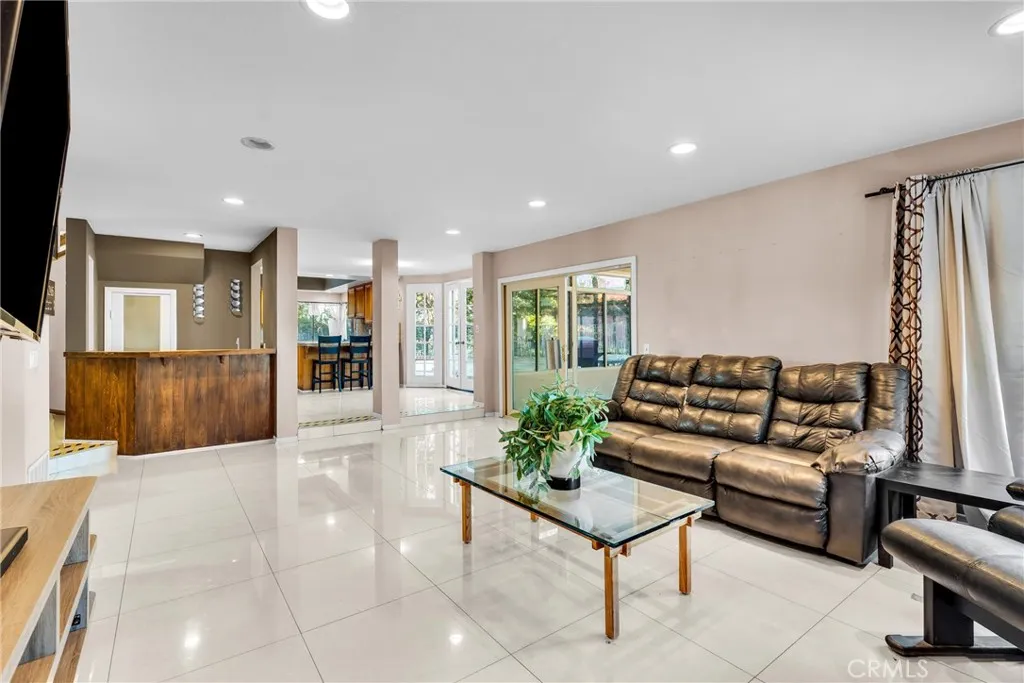 1549 Hillcrest Drive, Pomona, California 91768 home-pic-13