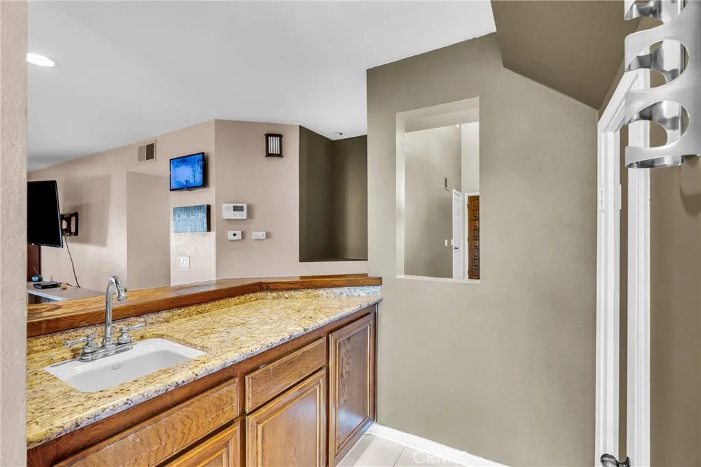 1549 Hillcrest Drive, Pomona, California 91768 home-pic-45