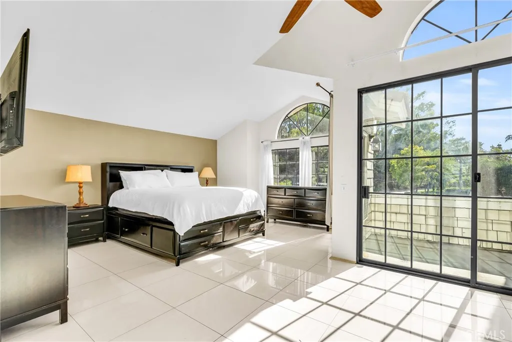 1549 Hillcrest Drive, Pomona, California 91768 home-pic-22