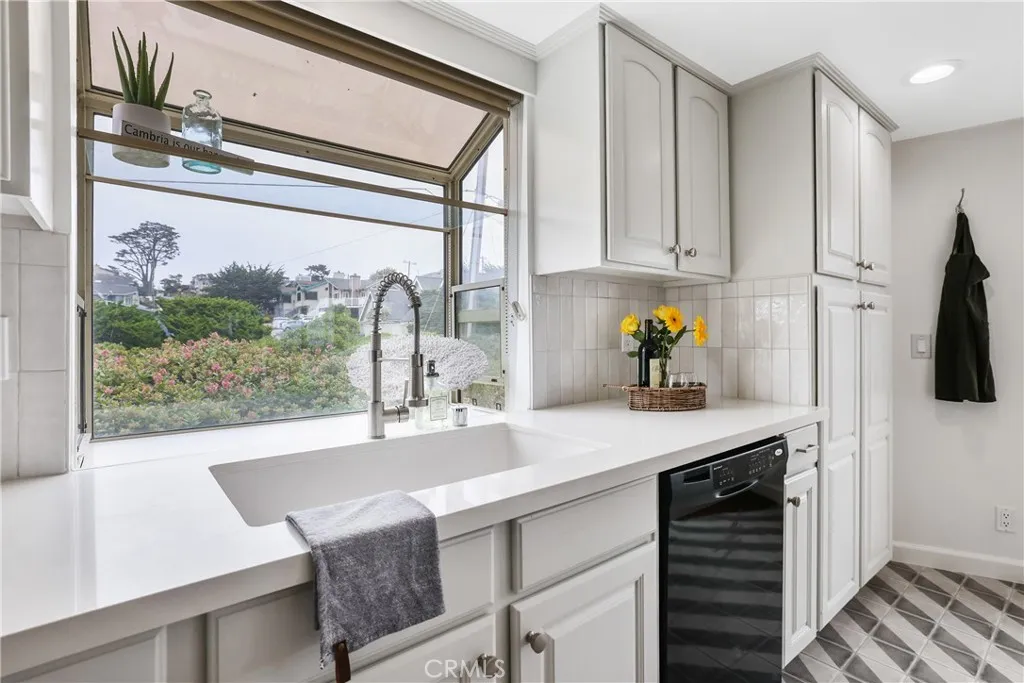 295 Plymouth Street, Cambria, California 93428 home-pic-19
