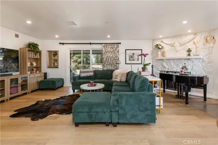 815 6th Street, Ramona, California 92065