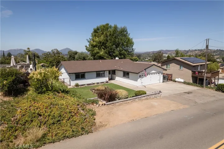815 6th Street, Ramona, California 92065