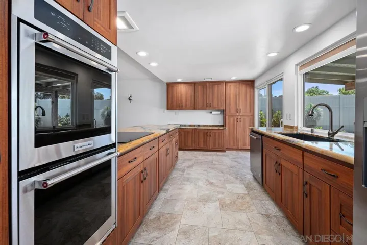 5020 Park Rim Dr, San Diego, California 92117