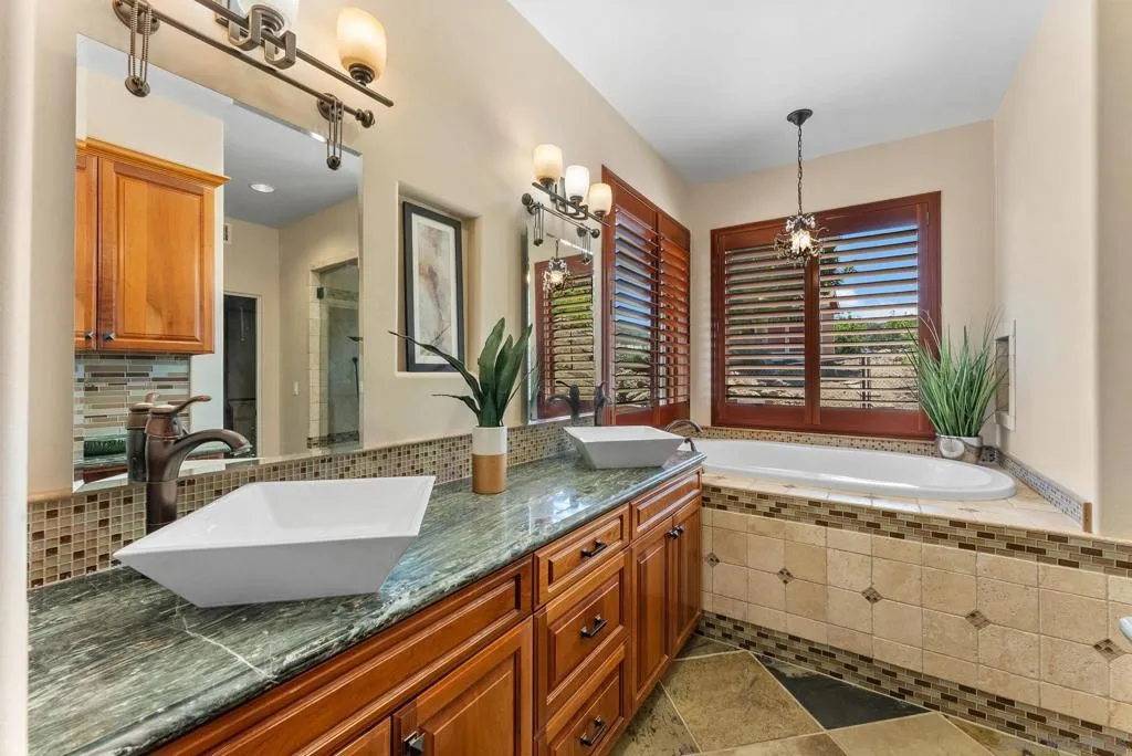 12443 Mirar De Valle, Valley Center, California 92082 home-pic-18