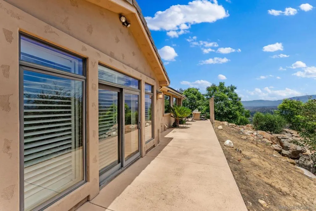 12443 Mirar De Valle, Valley Center, California 92082 home-pic-40