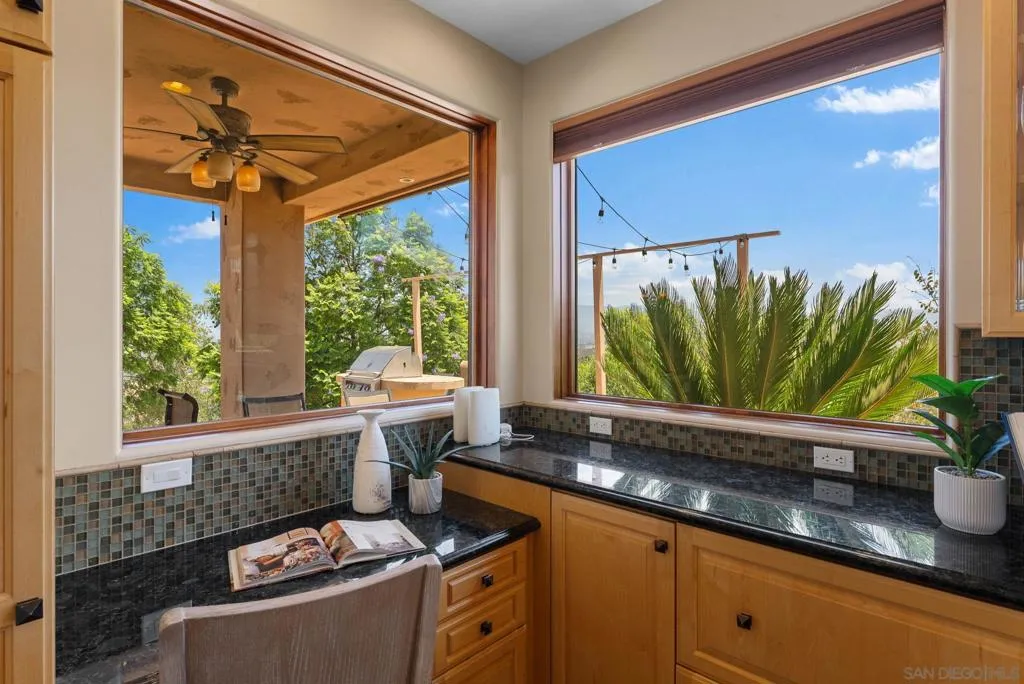 12443 Mirar De Valle, Valley Center, California 92082 home-pic-10