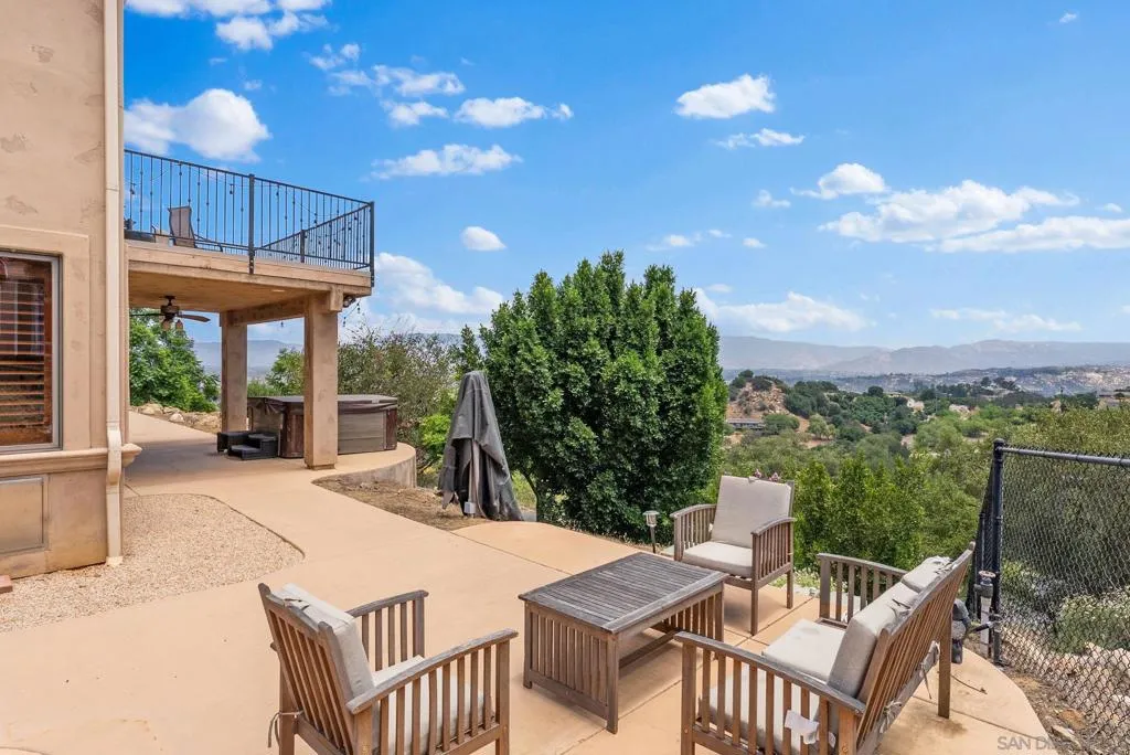 12443 Mirar De Valle, Valley Center, California 92082 home-pic-34
