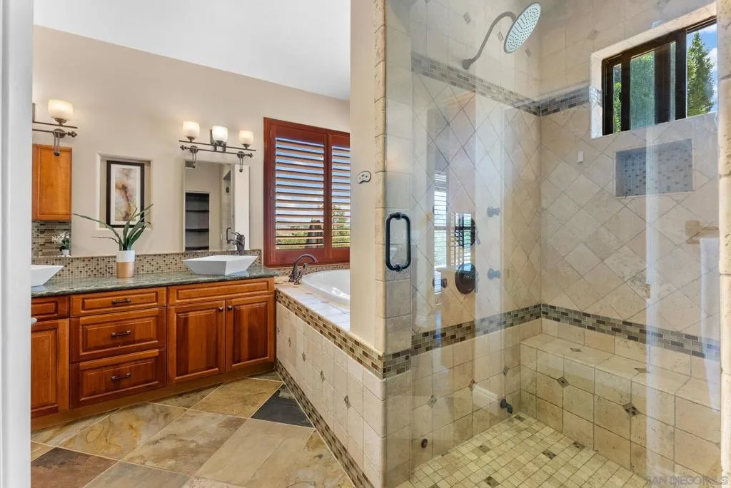 12443 Mirar De Valle, Valley Center, California 92082 home-pic-19
