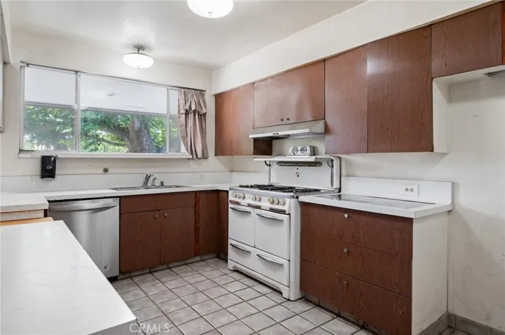 8 Coveview Drive, Rancho Palos Verdes, California 90275