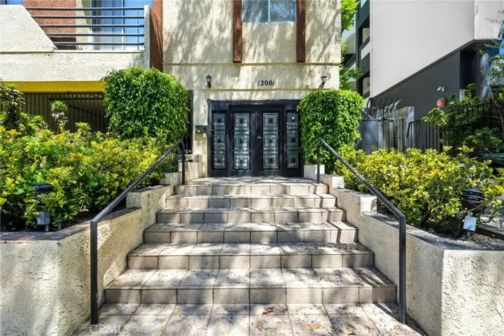12001 Goshen Avenue 303, Los Angeles, California 90049, 3 Bedrooms Bedrooms, ,2 BathroomsBathrooms,Residential,For Sale,Goshen,SR25155073