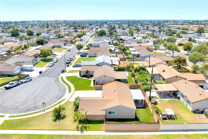 Cul-de-sac location in this quaint and esteemed neighborhood!