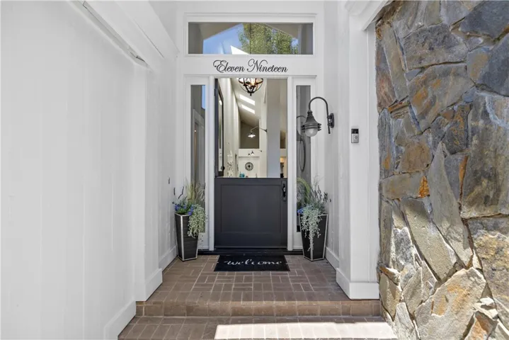 1119 Grove Lane, Newport Beach, California 92660