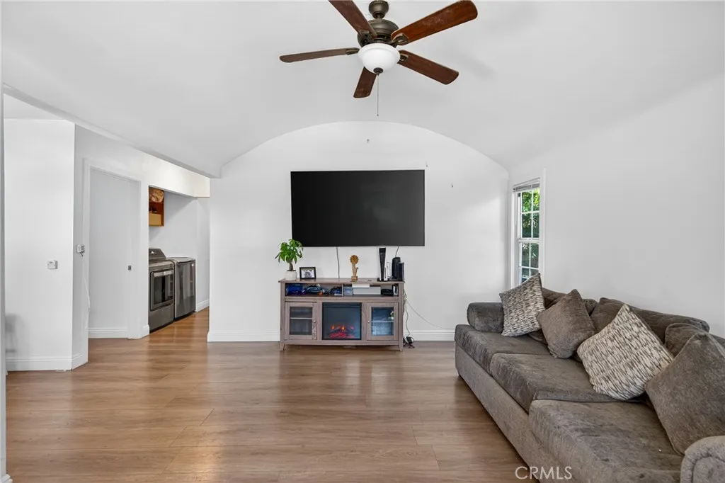 8627 John Avenue, Los Angeles, California 90002 home-pic-10