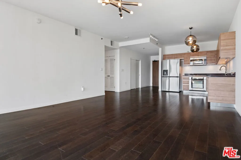 3785 Wilshire Boulevard 803, Los Angeles, California 90010 home-pic-16