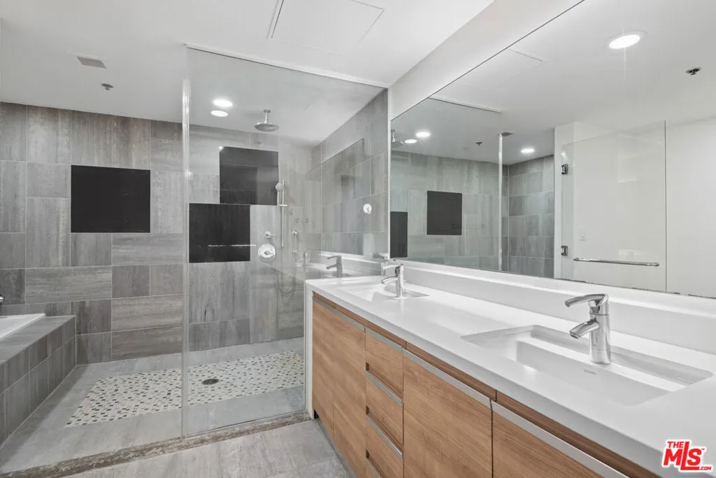 3785 Wilshire Boulevard 803, Los Angeles, California 90010 home-pic-28