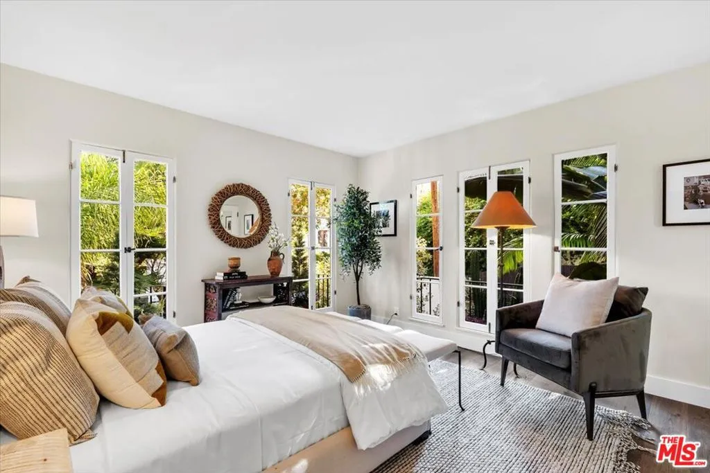 2276 La Granada Drive, Los Angeles, California 90068 home-pic-27