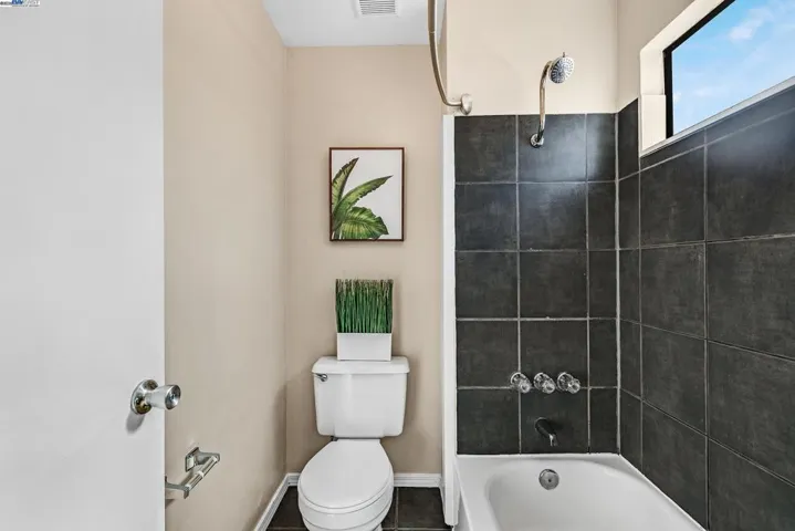 2555 Pine St, Martinez, California 94553