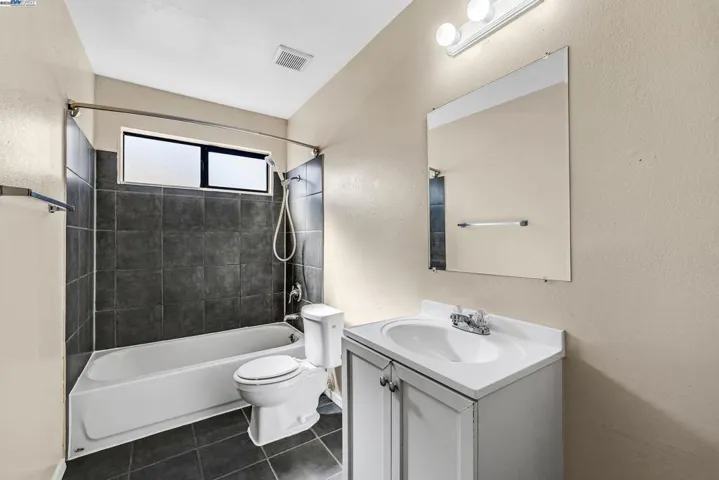 2555 Pine St, Martinez, California 94553