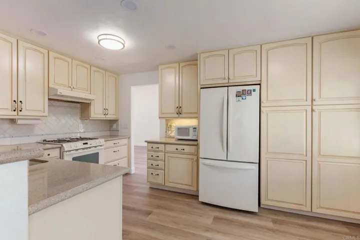 407 Debra Ann Drive, Fallbrook, California 92028
