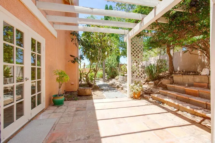 407 Debra Ann Drive, Fallbrook, California 92028