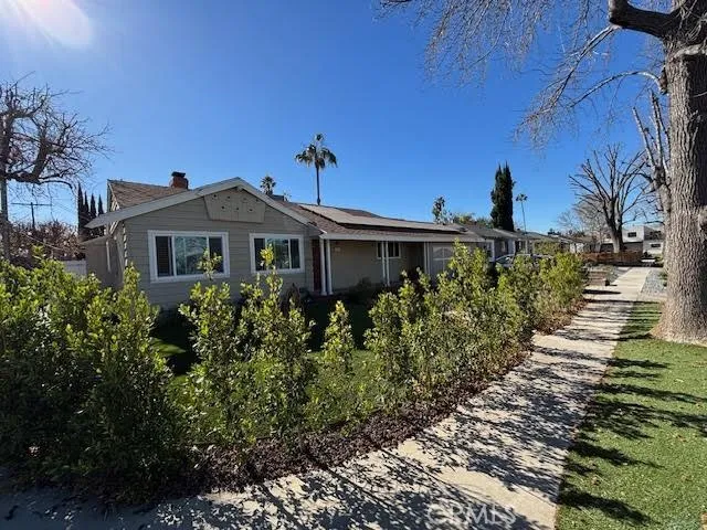 13600 Sylvan Street, Valley Glen, California 91401 home-pic-1