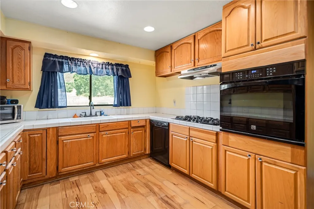 39828 San Francisquito Canyon Road, Green Valley, California 91390 home-pic-11