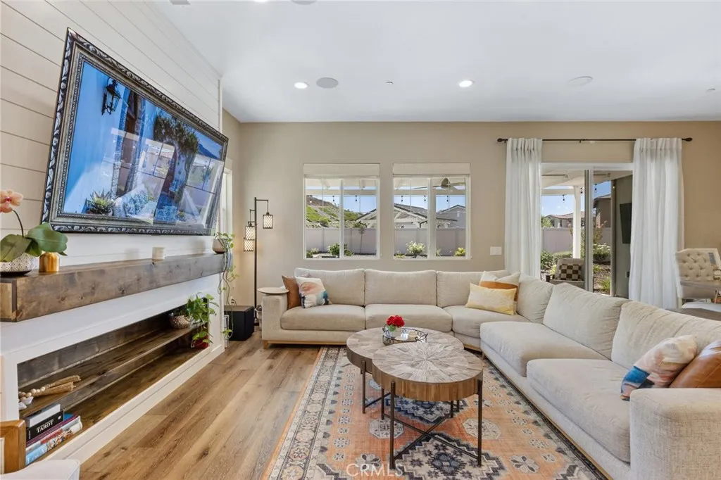 28816 Sedge Lane, Saugus, California 91350 home-pic-16