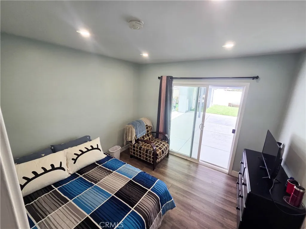 8118 Gentry Avenue, North Hollywood, California 91605 home-pic-25