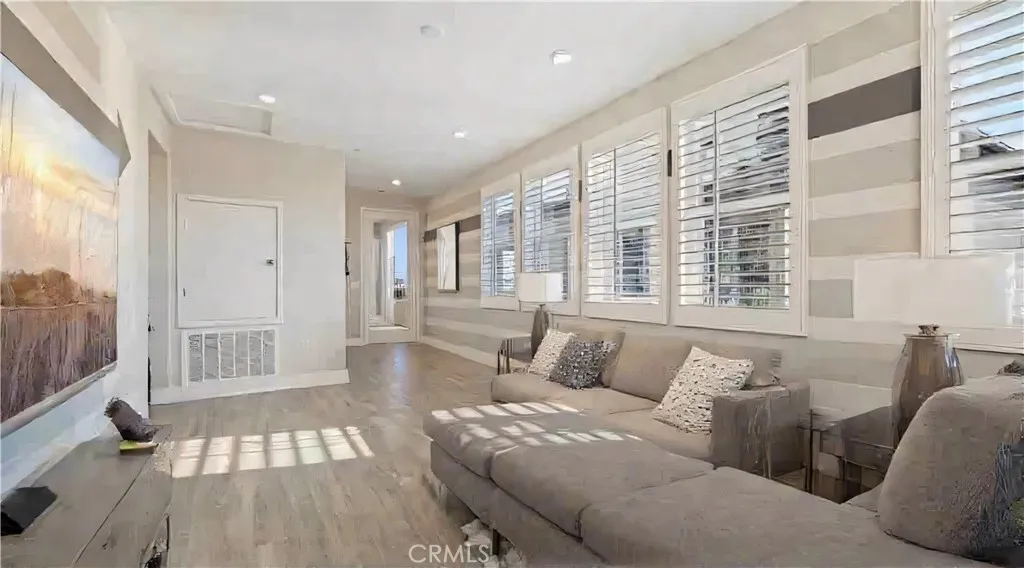442 Lobata, Irvine, California 92618 home-pic-17