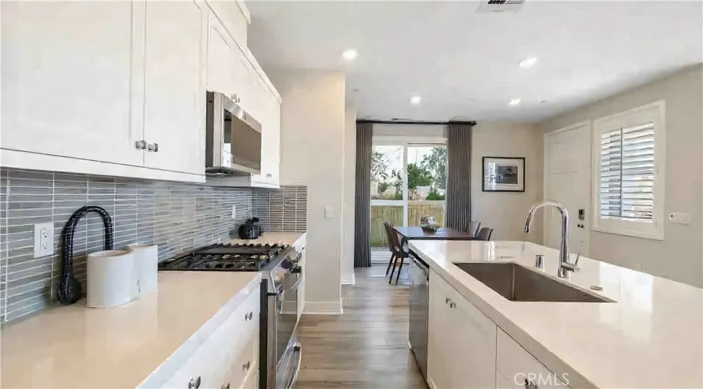 442 Lobata, Irvine, California 92618 home-pic-2