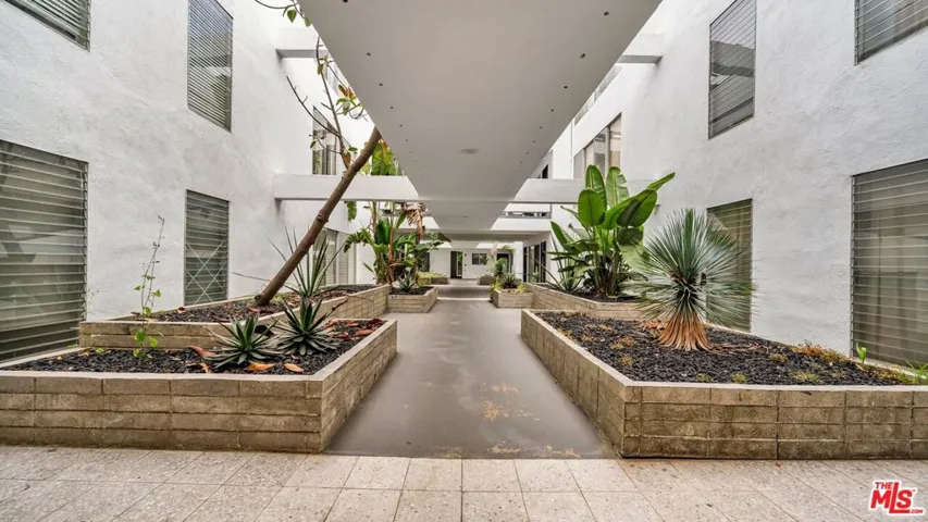 305 San Vicente Boulevard 104, Santa Monica, California 90402