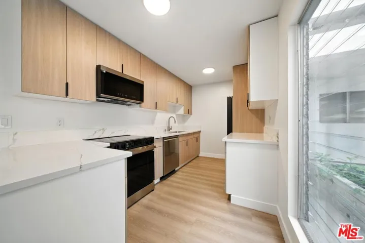 305 San Vicente Boulevard 104, Santa Monica, California 90402