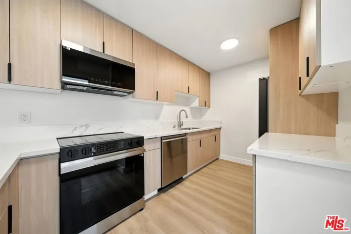 305 San Vicente Boulevard 104, Santa Monica, California 90402