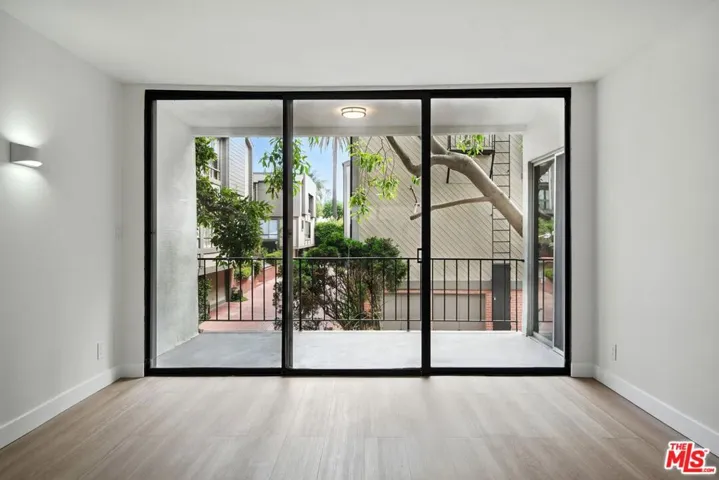 305 San Vicente Boulevard 104, Santa Monica, California 90402