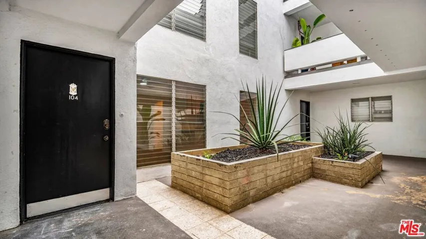 305 San Vicente Boulevard 104, Santa Monica, California 90402